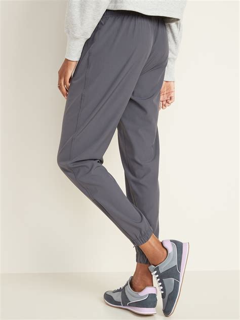 , Diagonal on-seam hip pockets, with hidden zippered. . Old navy joggers